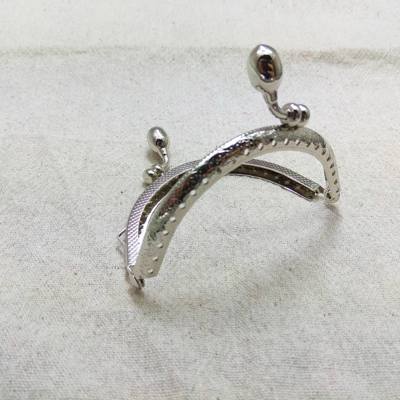 ปากกระเป๋าปิ๊กแป๊กแบบเย็บ ทรงโค้ง 3.5นิ้ว เงิน