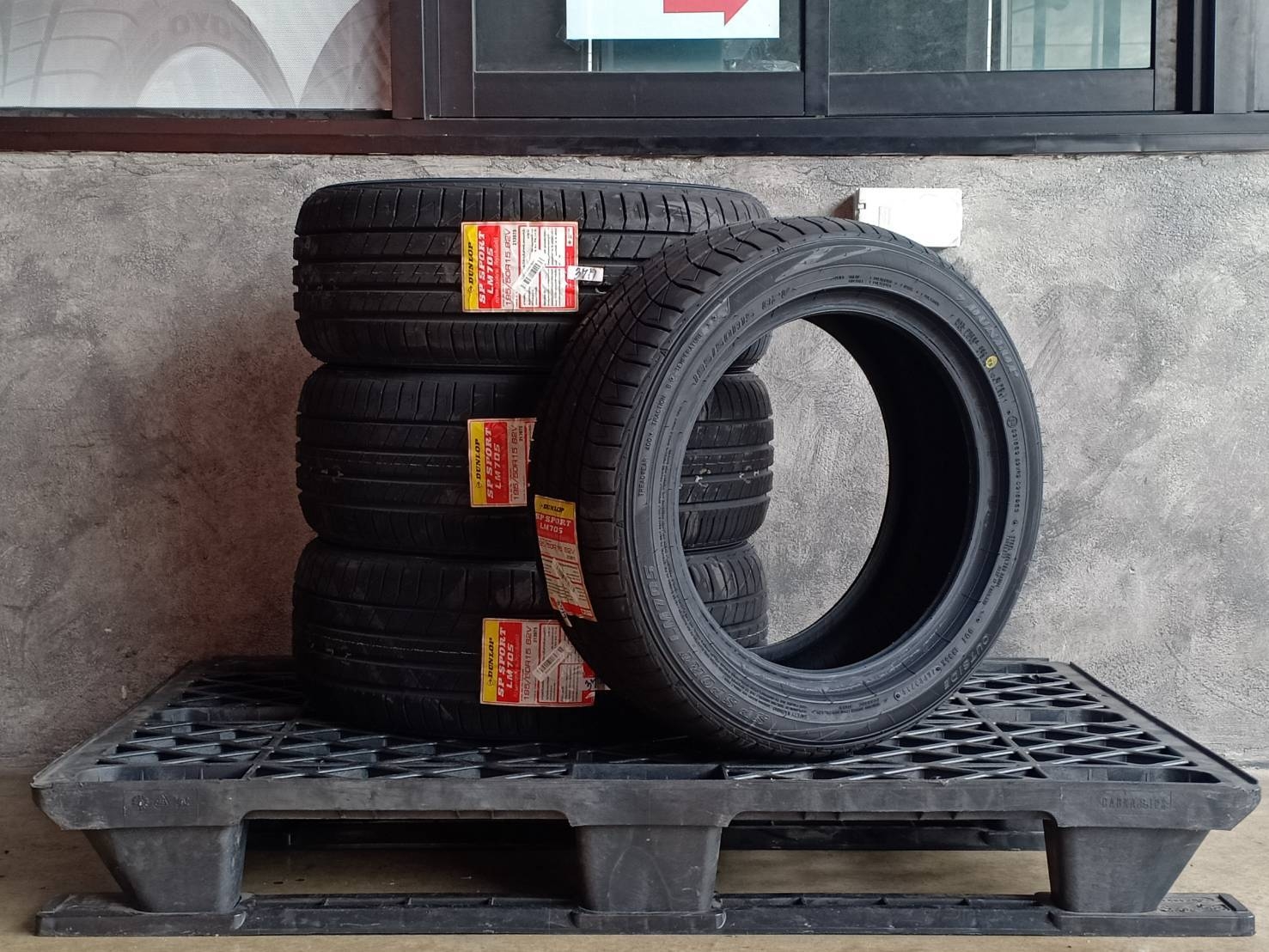 DUNLOP 195/50R15 SP SPORT LM705 82V MADE IN THAILAND