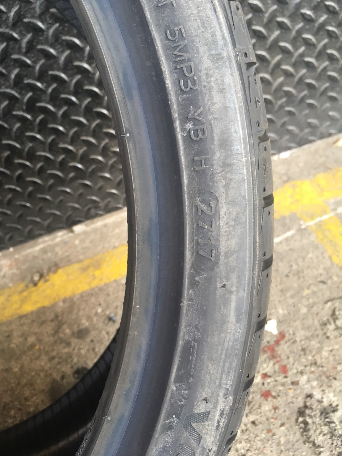 HANKOOK V12 EVO-2 225-35-19 เส้น 5500 ปกติ 7500 ปี 17