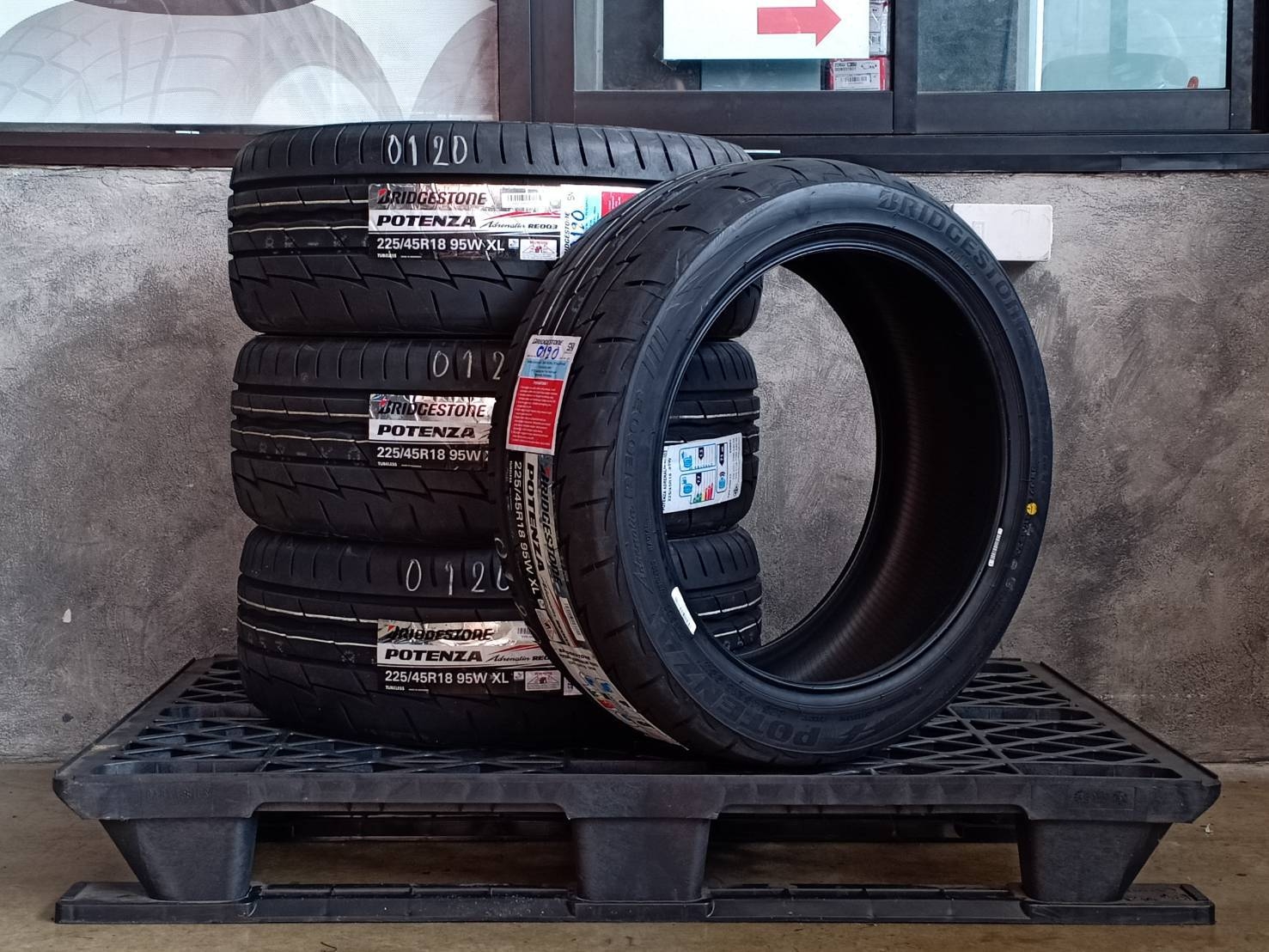 BRIDGESTONE 225/45R18 POTENZA RE003