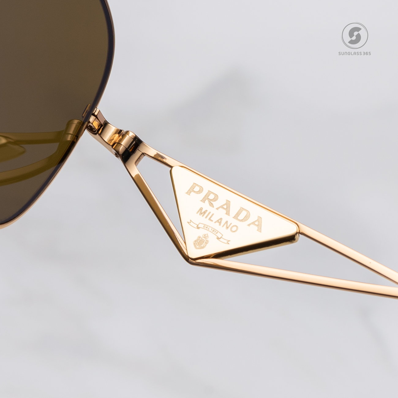 แว่นกันแดด PRADA PRA50S 5AK01T Gold