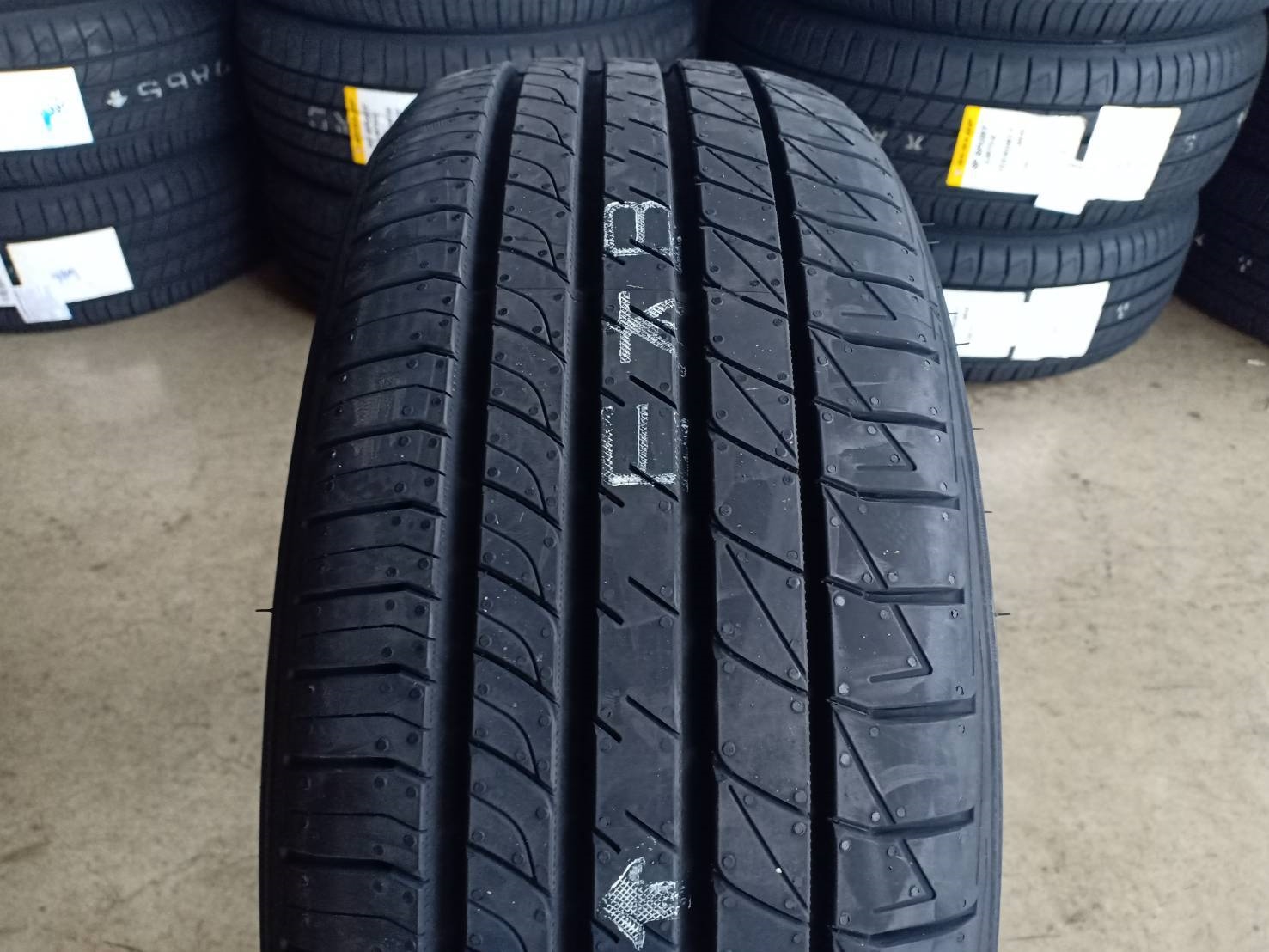 DUNLOP LM705 195/50-16 ปี19 ราคาพิเศษ