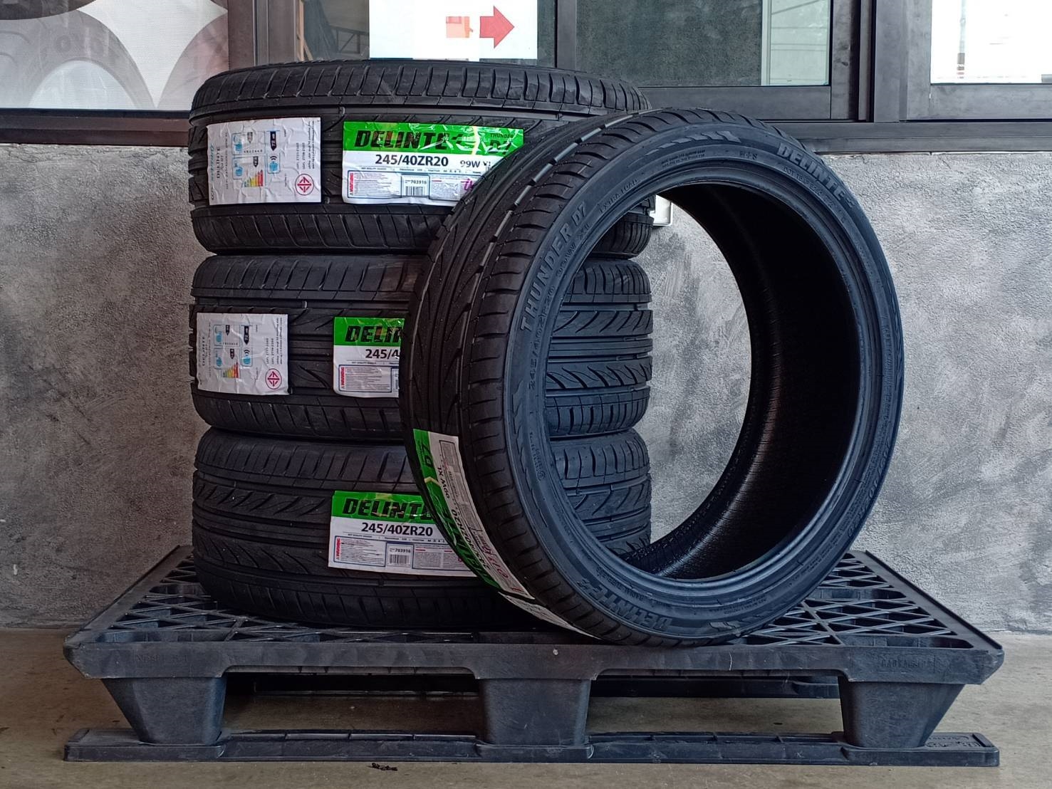 DELINTE 245/40ZR20 THUNDER D7 99W XL MADE IN THAILAND