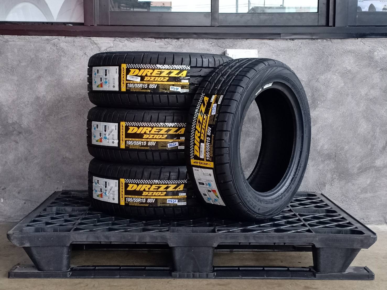 DUNLOP 195/55R15 DIREZZA DZ102 85V MADE IN THAILAND