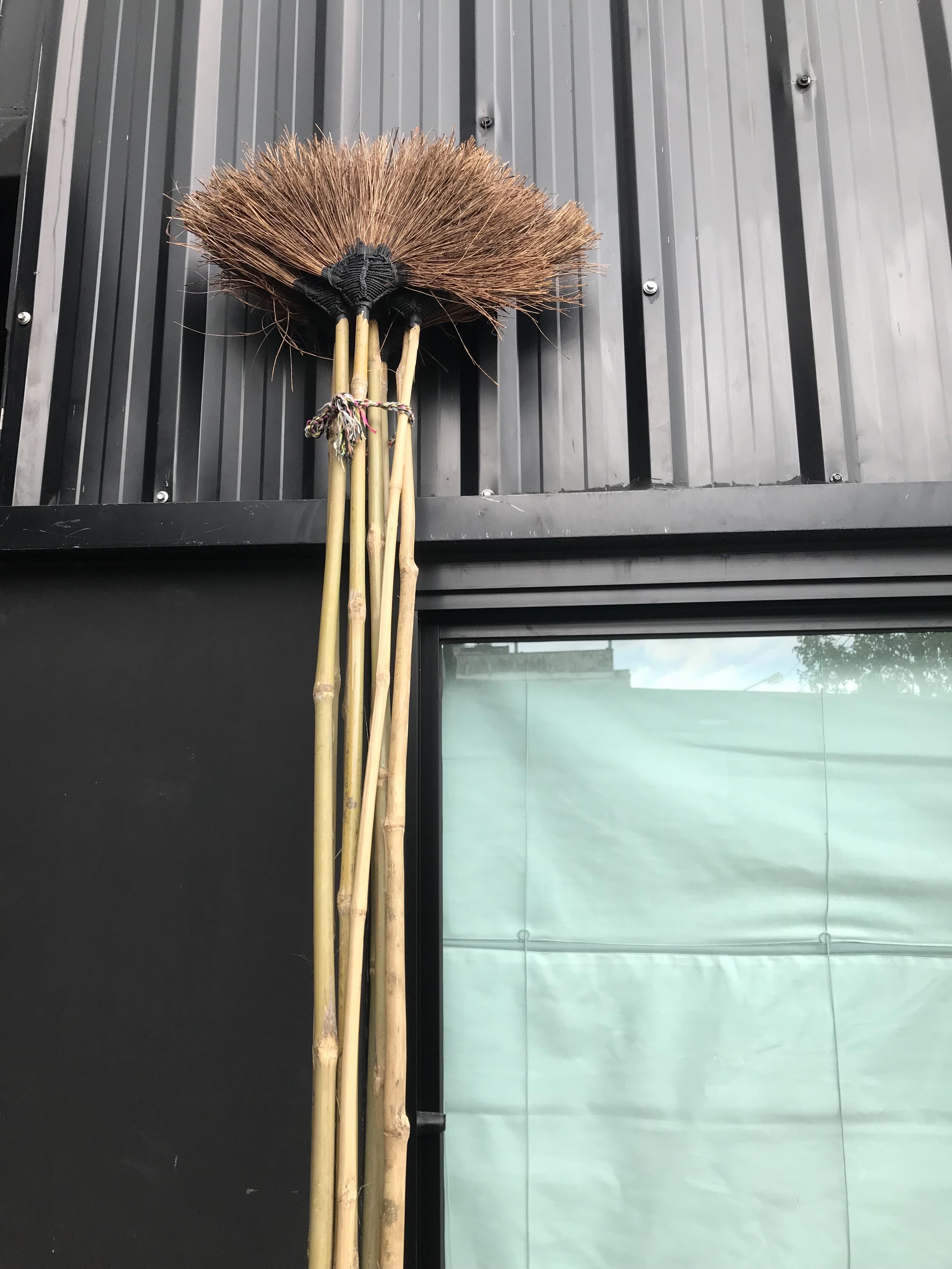 ไม้กวาดหยากไย่ ด้ามไม้