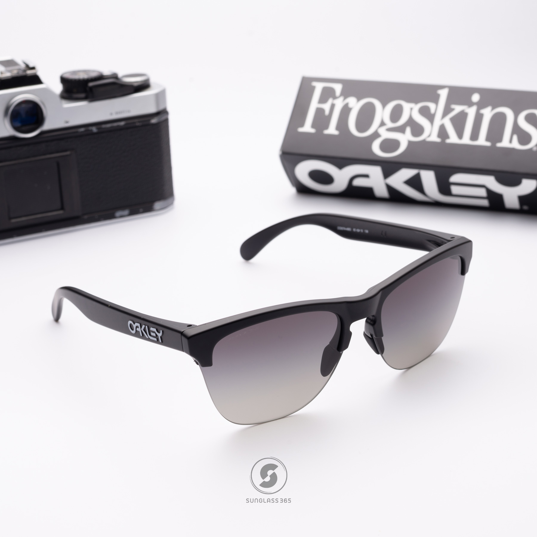 OAKLEY OO9374-49 Frogskins Lite Prizm Black