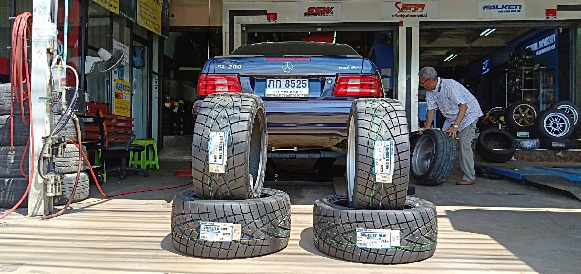 TOYO R1R 275/40-17 ราคาถูก
