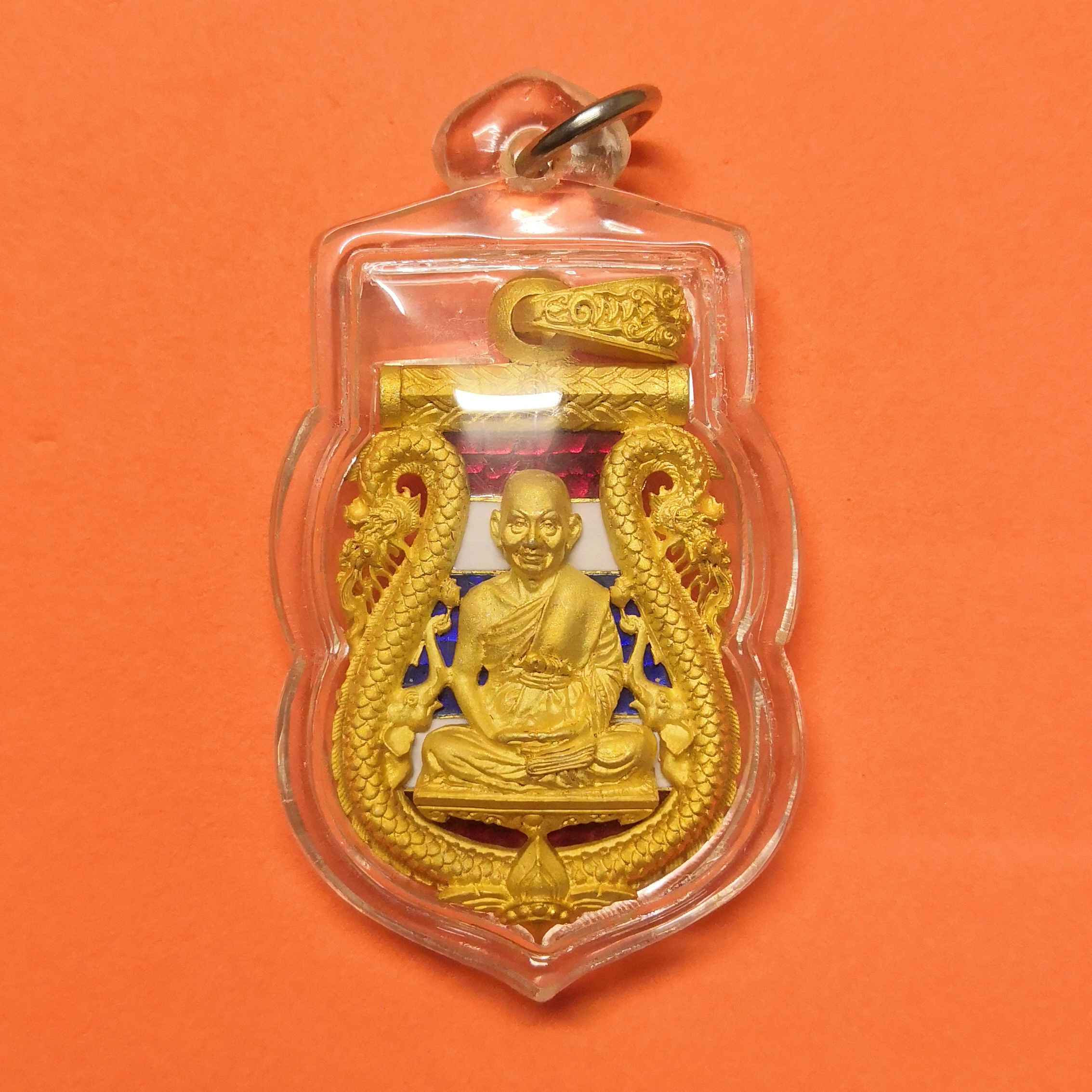 เหรียญรุ่นนฤมิตรโชค หลวงพ่อจรัญ วัดอัมพวัน สิงห์บุรี ปี 2554 เหรียญเสมาฉลุลาย ยกซุ้มพญานาค เนื้อบอร์นชุบทอง ขนาดสูงรวมห่วง 4.5 เซน พร้อมเลี่ยมอย่างดี (ไม่มีกล่องครับ)