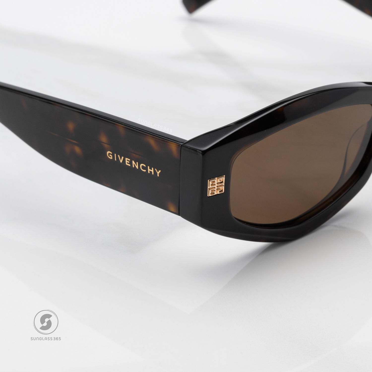 แว่นกันแดด Givenchy GV40062I 52J