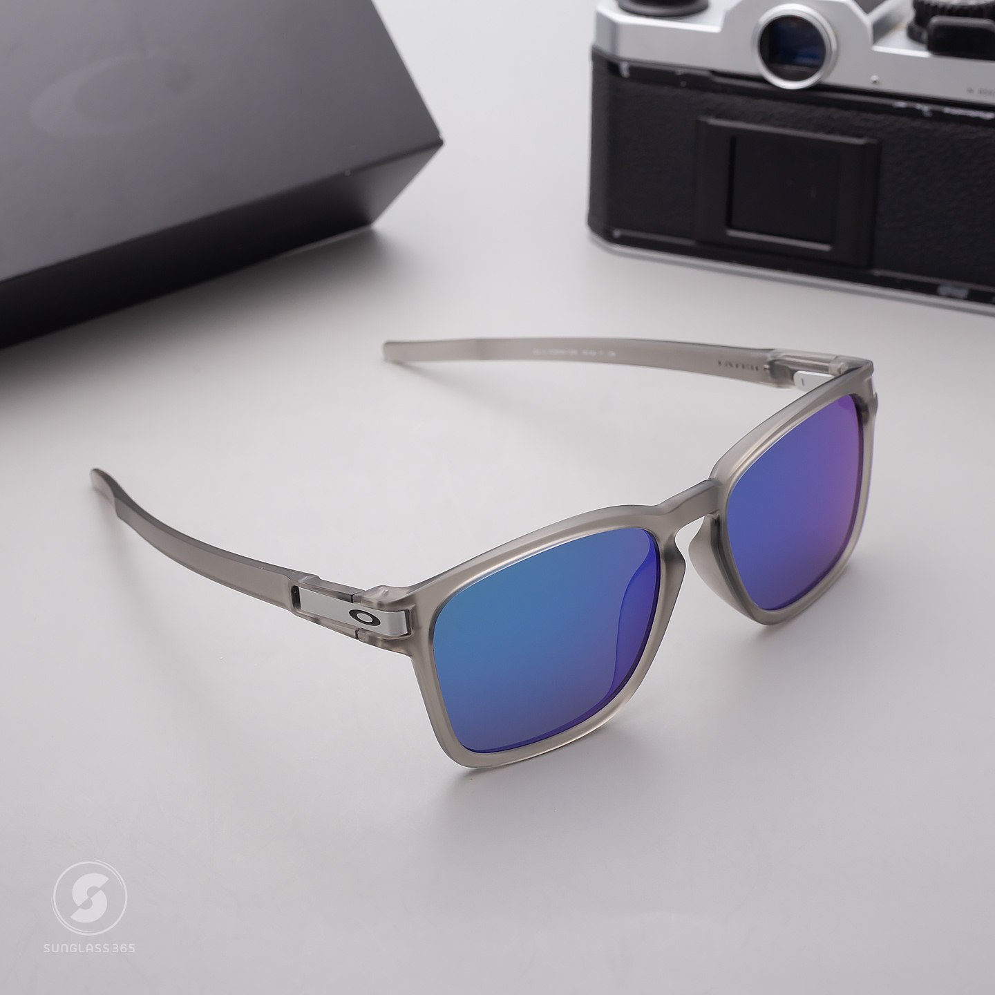 Oakley OO9358-12 MATTE GREY INK Prizm Sapphire