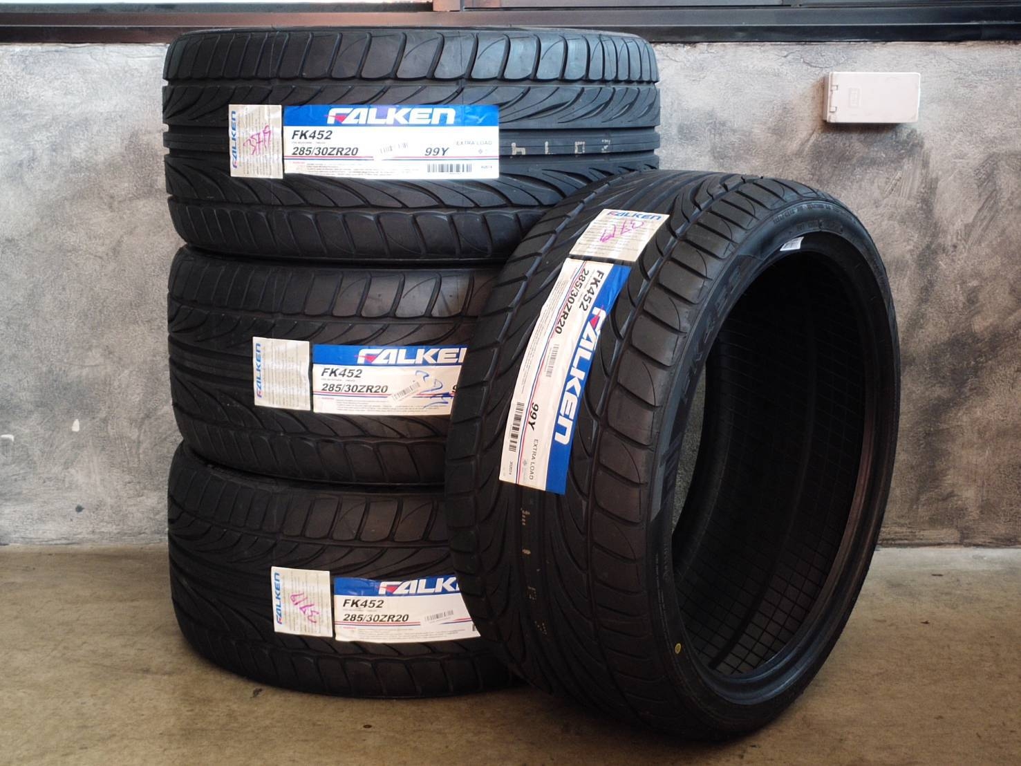FALKEN FK452 285/30ZR20