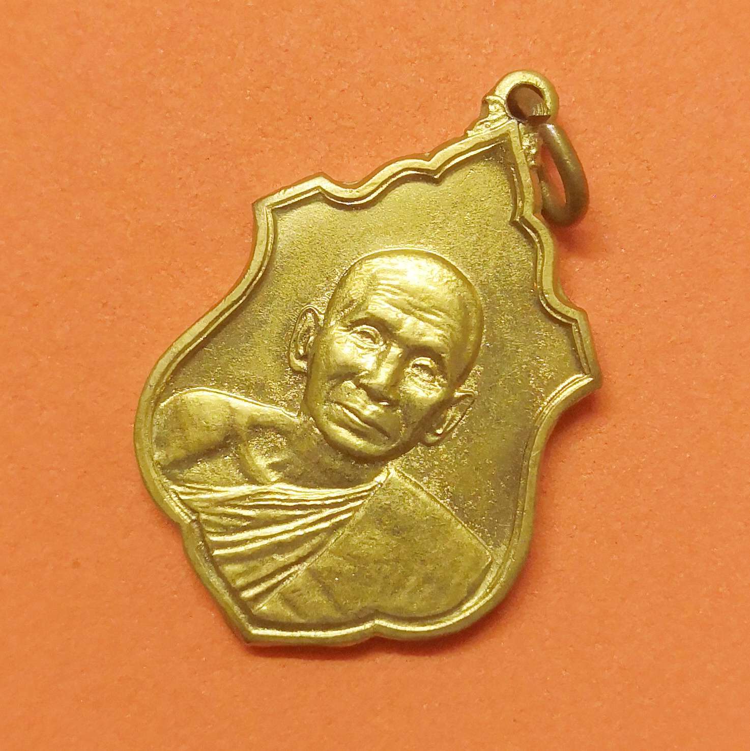 เหรียญ พระพรหมนคราจารย์ หลวงพ่อดี ธมฺมปญฺโญ วัดแจ้งพรหมนคร จ.สิงห์บุรี ปี 2508 เนื้อทองเหลือง สูงรวมห่วง 3 เซน บล็อกกษาปณ์