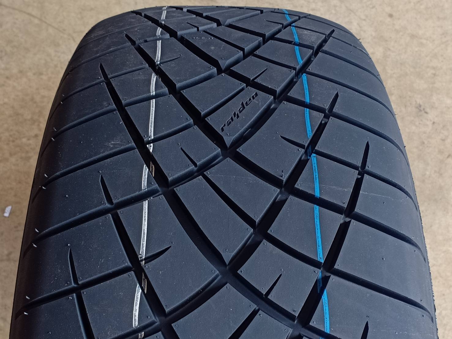 RAIDEN 275/45R18 HERO R111 (ตัวหนังสือขาว) MADE IN CHINA