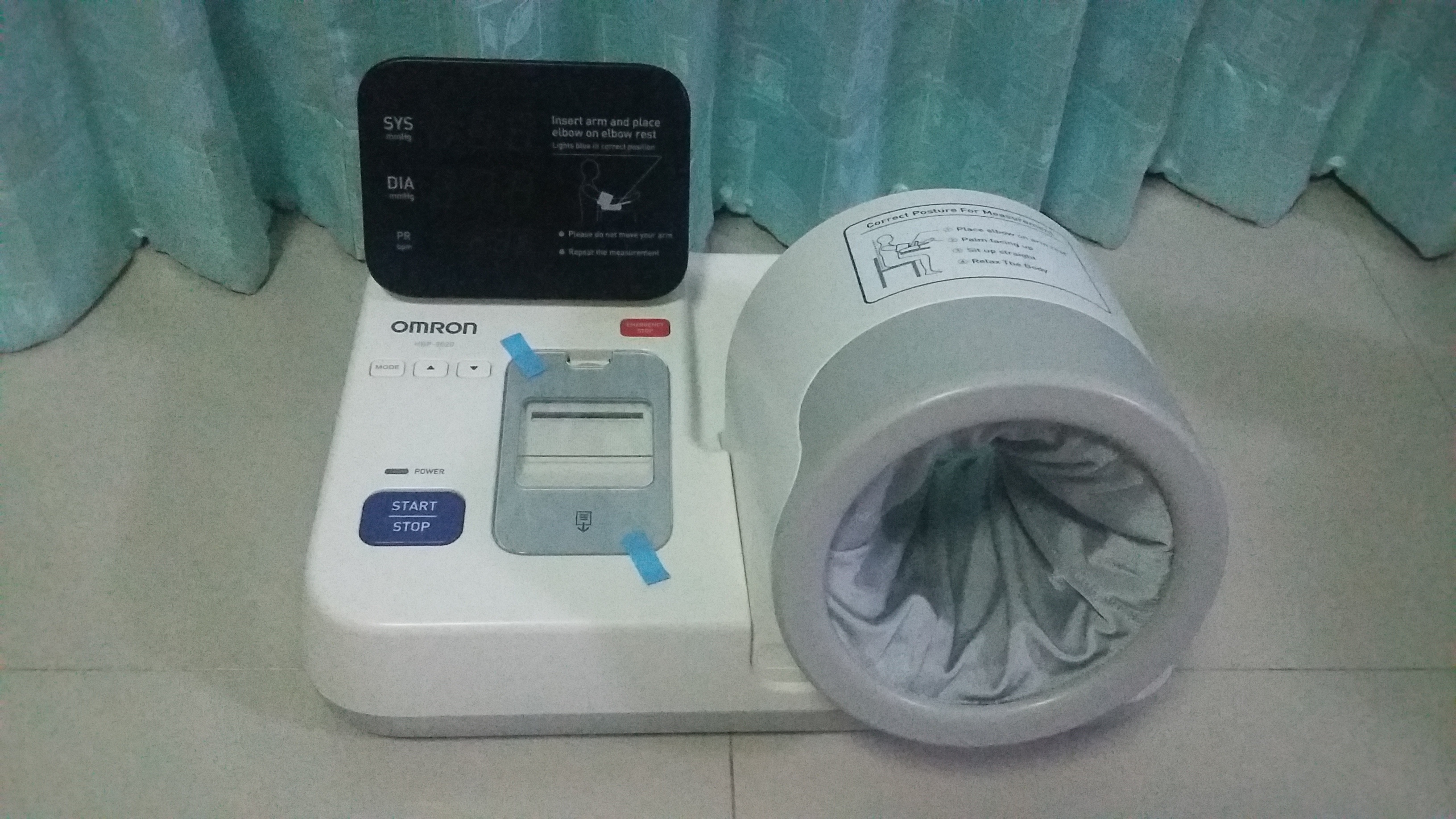 เครื่องวัดความดันโลหิตแบบอัตโนมัติชนิดสอดแขน ยี่ห้อ Omron รุ่น HBP 9020