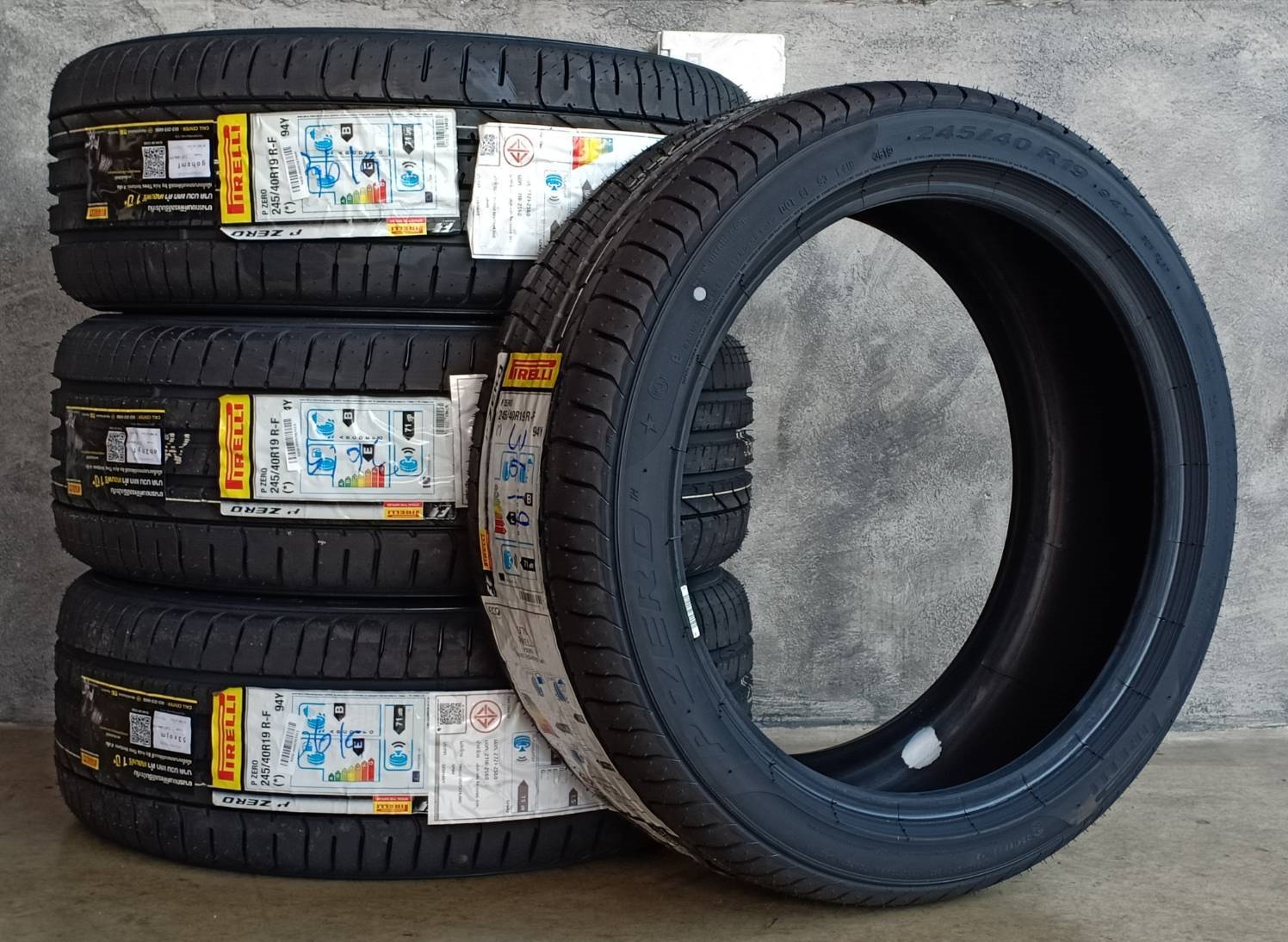 PIRELLI P ZERO (runflat) (*) 245/40R19 ปี19