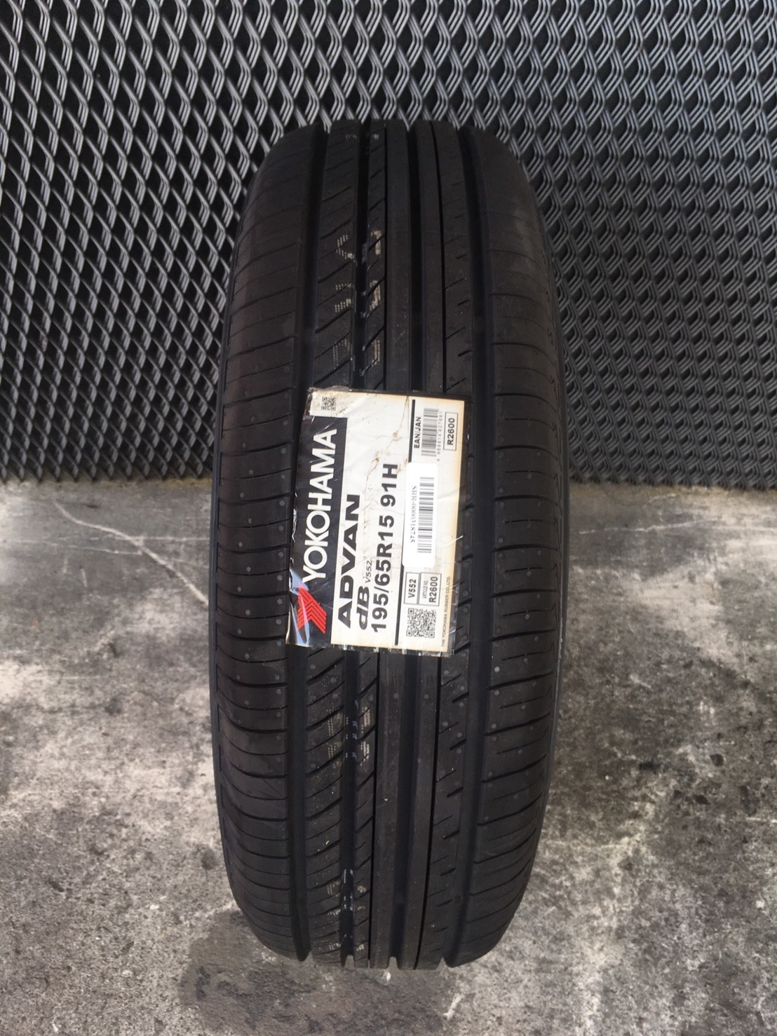 YOKOHAMA ADVAN DB V552 195/65-15 เส้น 2500 ปี18 ปกติ 3500