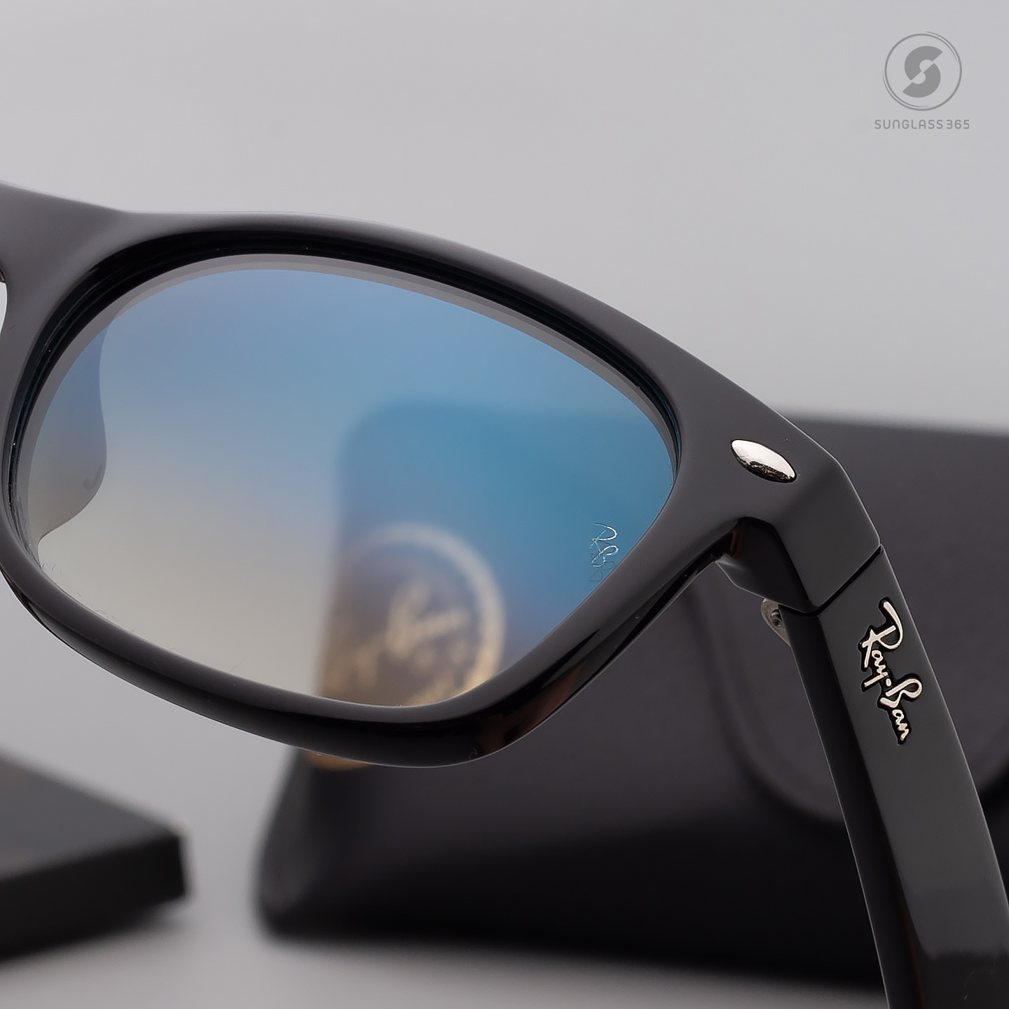 RayBan RB2132F 901/3A New Wayfarer Black clear gradient green