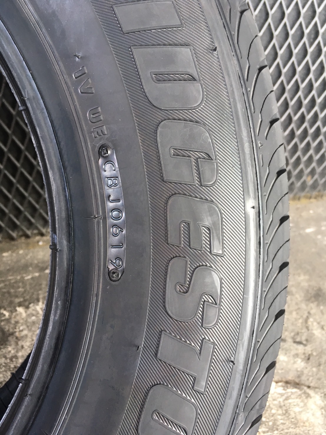 #แนะนำยางใหม่ #BRIDGESTONE_R611 215/65R16 เส้นละ 3900 ปกติ 5500 ปี19