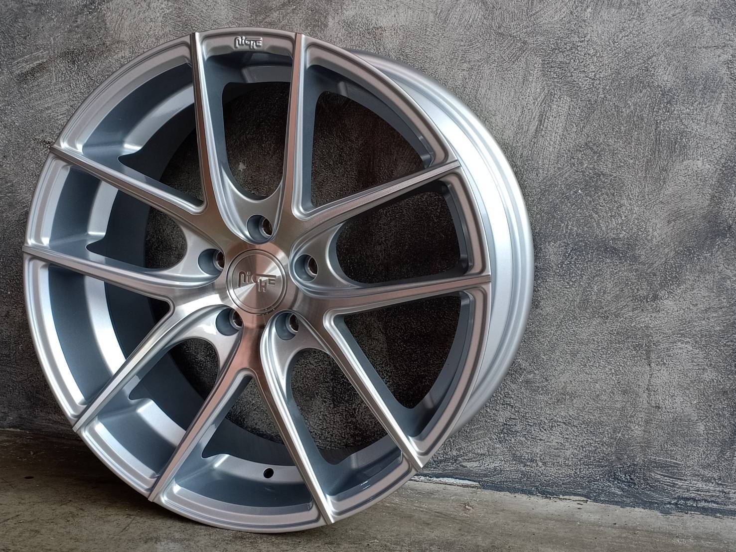 NICHE-TARGA 19X8.5 5X114.3 35 72.69 SILVER MACHINED W/GLOSS CLEAR