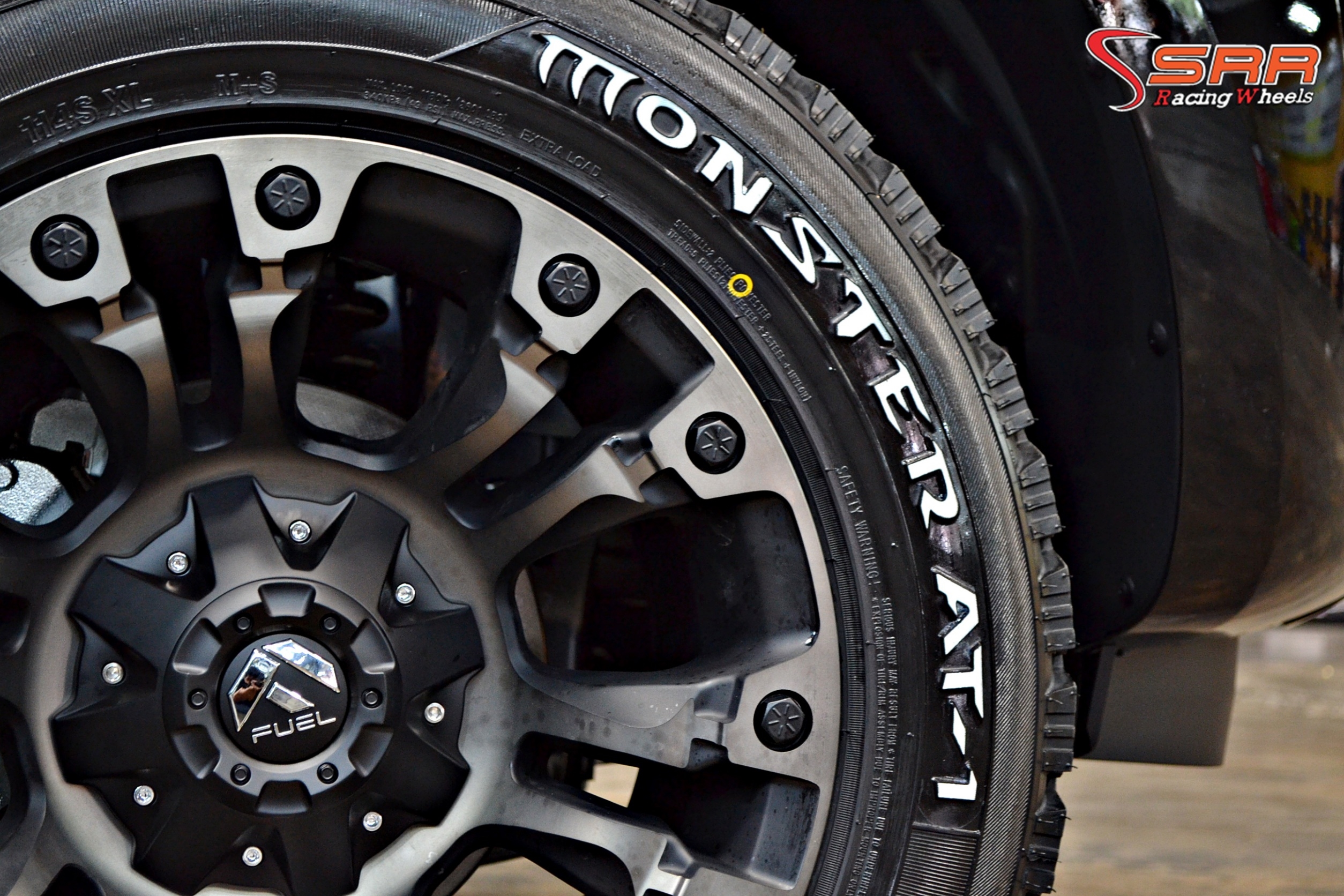 ล้อแท้ FUEL VAPOR ขอบ18 สุดยอดล้อ OFF ROAD