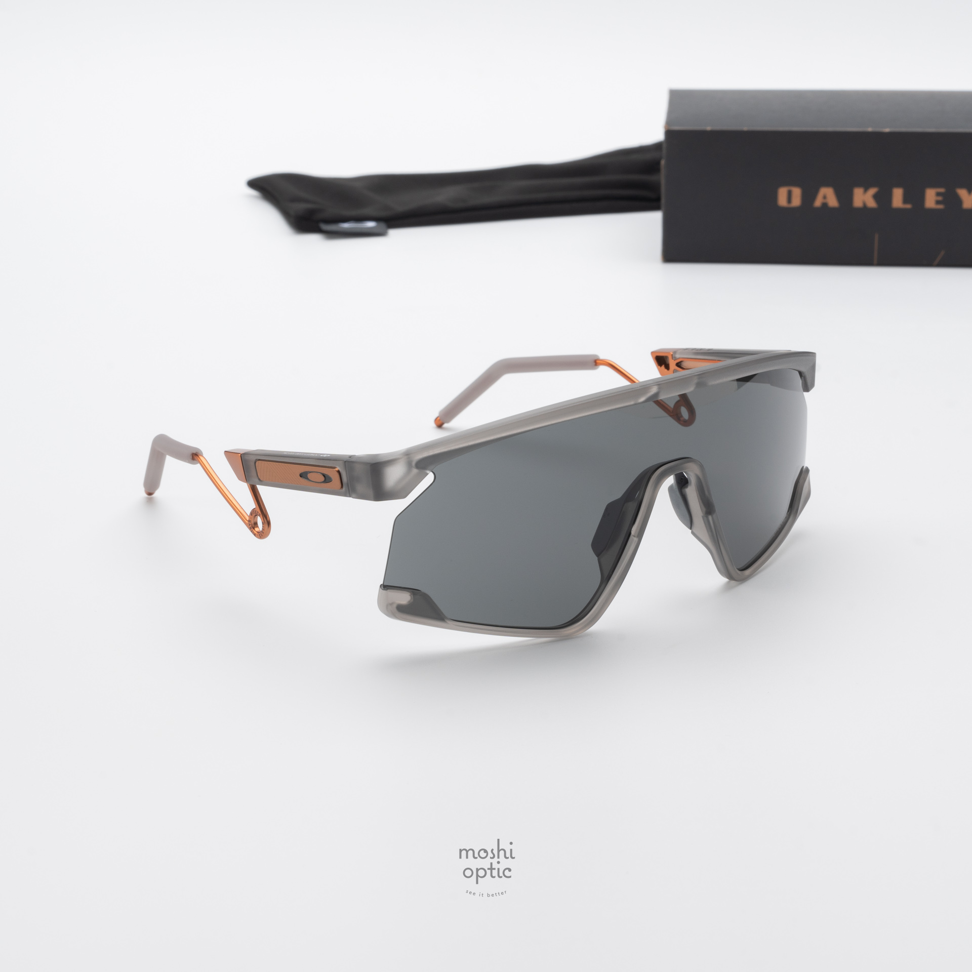 Oakley BXTR METAL OO9237-13 Prizm Grey