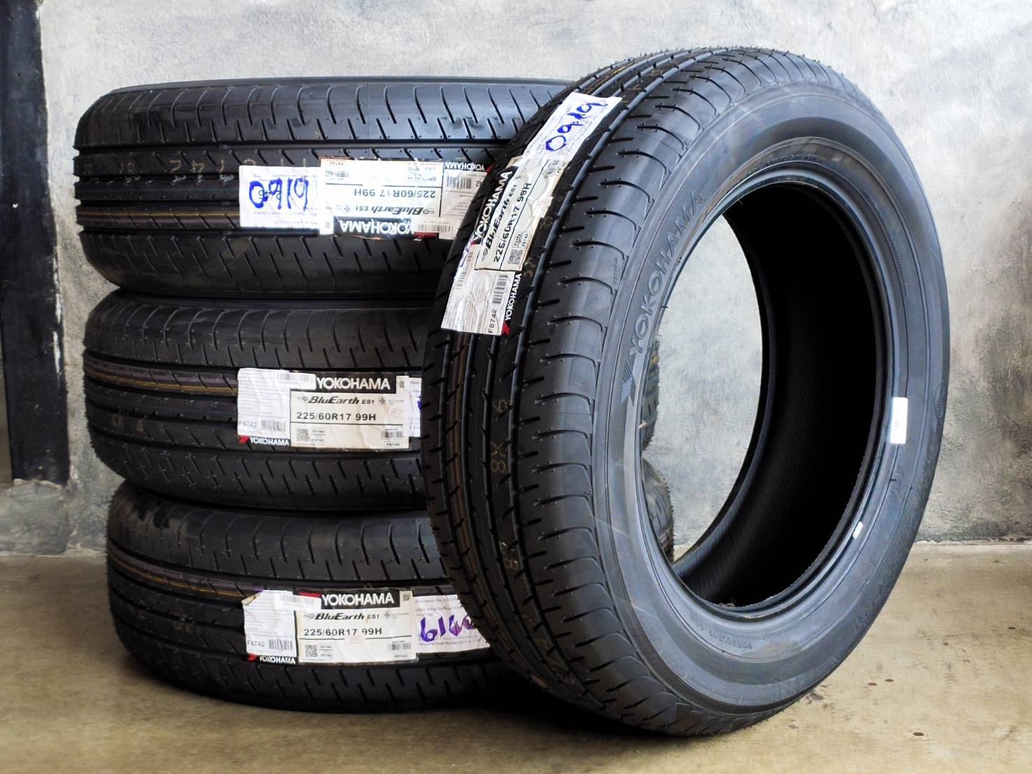 YOKOHAMA BLUEARTH E51 225/60R17