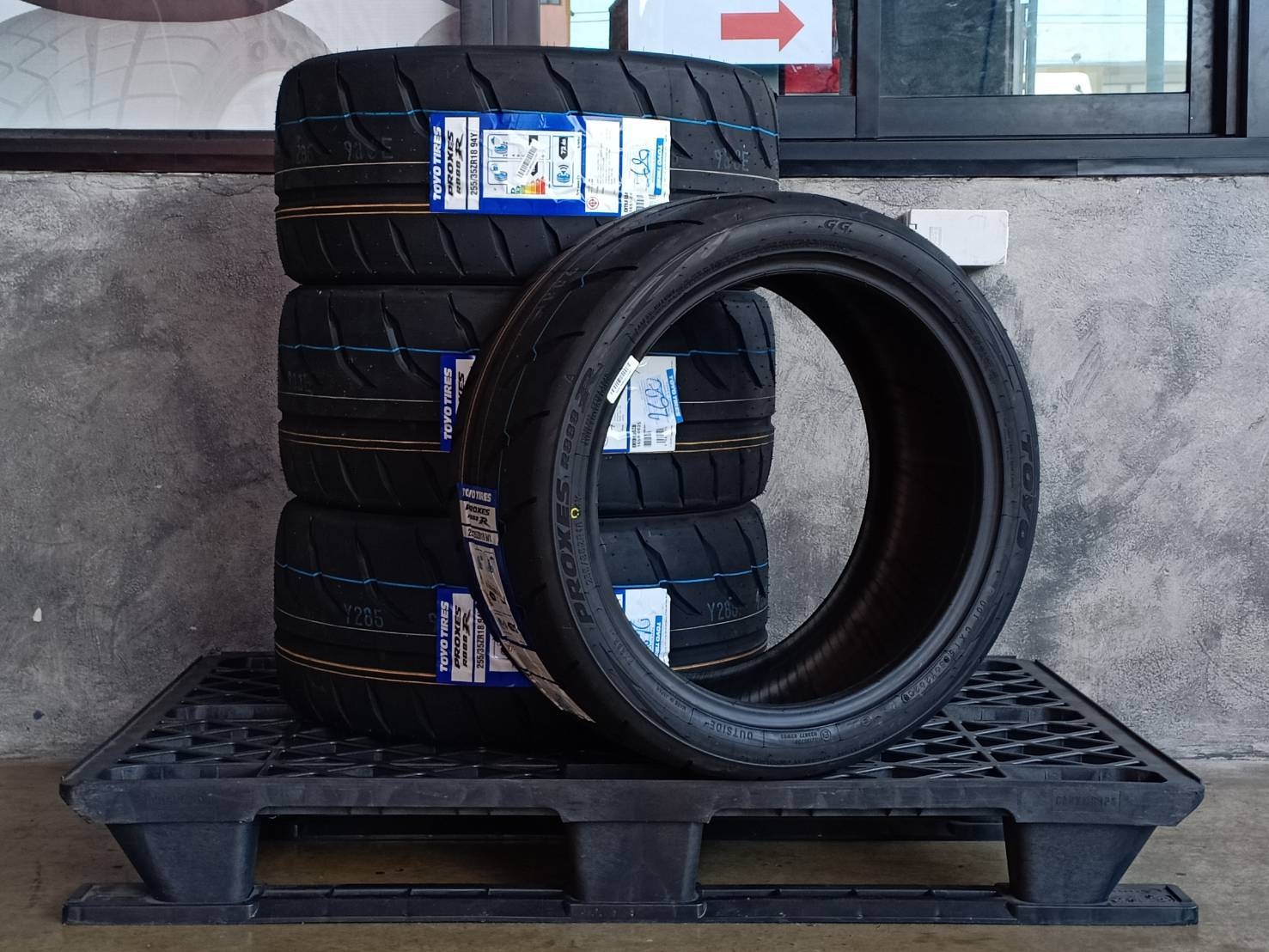 TOYO PROXES R888R 255/35ZR18 ปี20