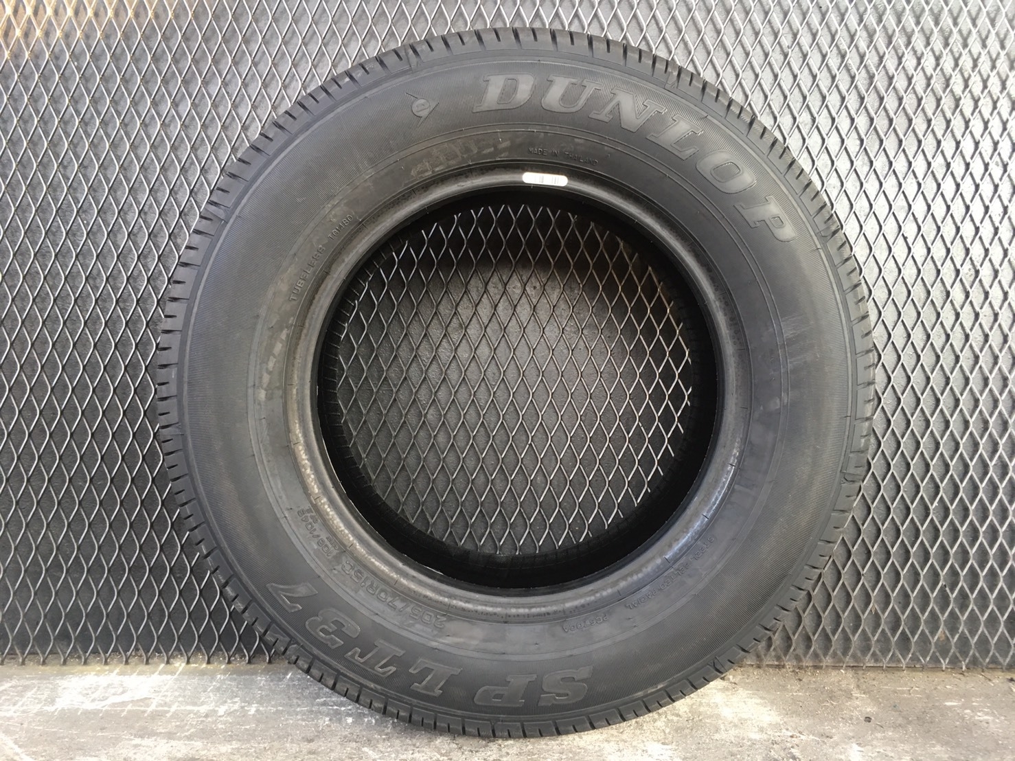 DUNLOP LT37 205/70-15 เส้น 2500 ปกติ 3000 ปี19