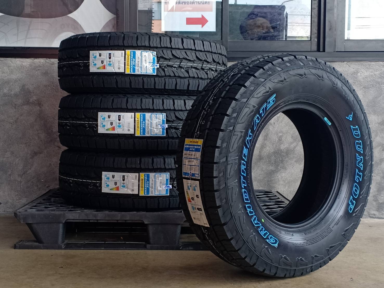 DUNLOP 265/70R16 GRANDTREK AT5 112T (ตัวหนังสือขาว) MADE IN THAILAND