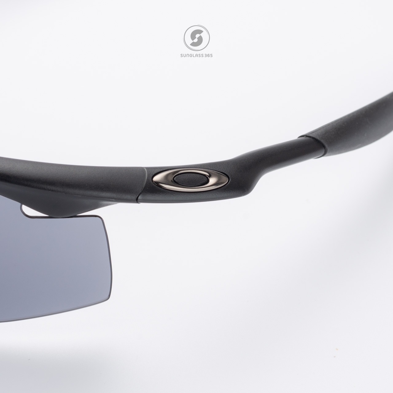 Oakley SI M Strike OO9060 11-162 Black Grey