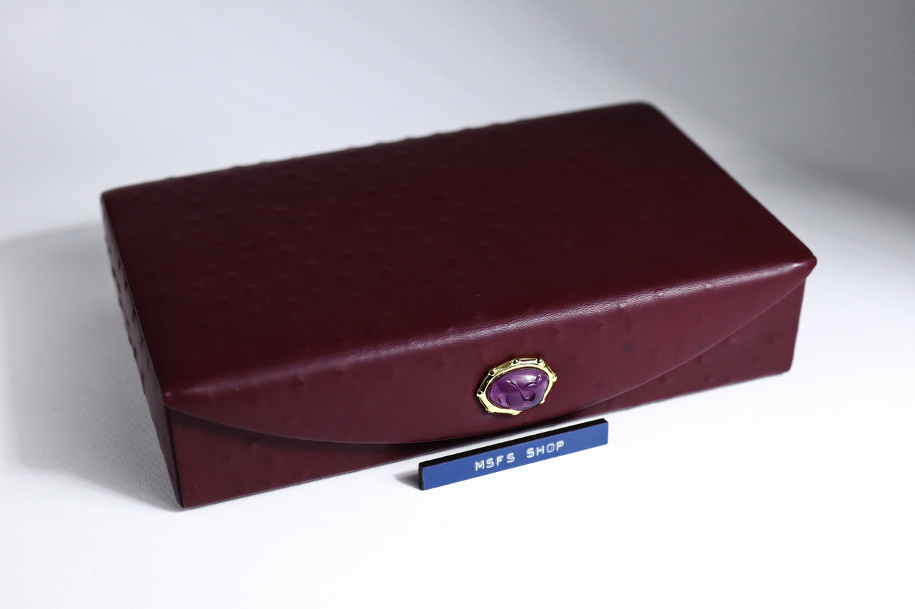 [Vintage] กล่องเก็บเครื่องปรับดับ Shiseido ลายหนังนกกระจอกเทศสีแดงเข้ม