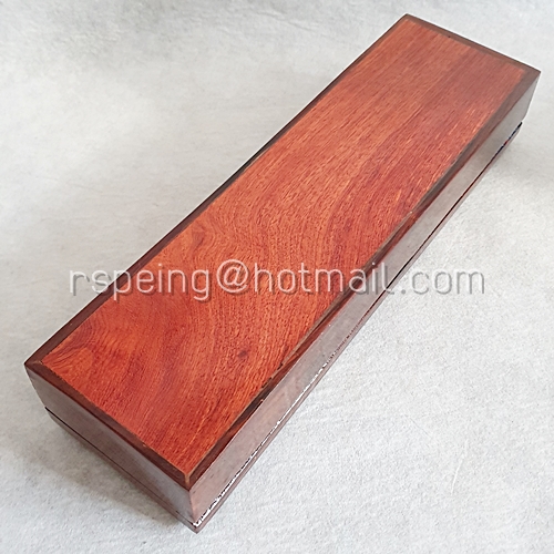 ตะเกียบและหมอนรองตะเกียบ ในกล่องไม้ชิงชันฝังเปลือกหอยมุก งานทำมือเวียดนาม แบบที่ 1