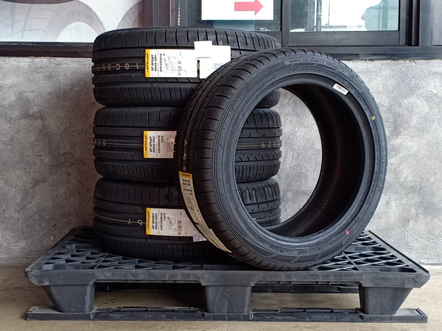 DUNLOP SP SPORT MAXX050 PLUS 245/45ZR18 100Y JAPAN