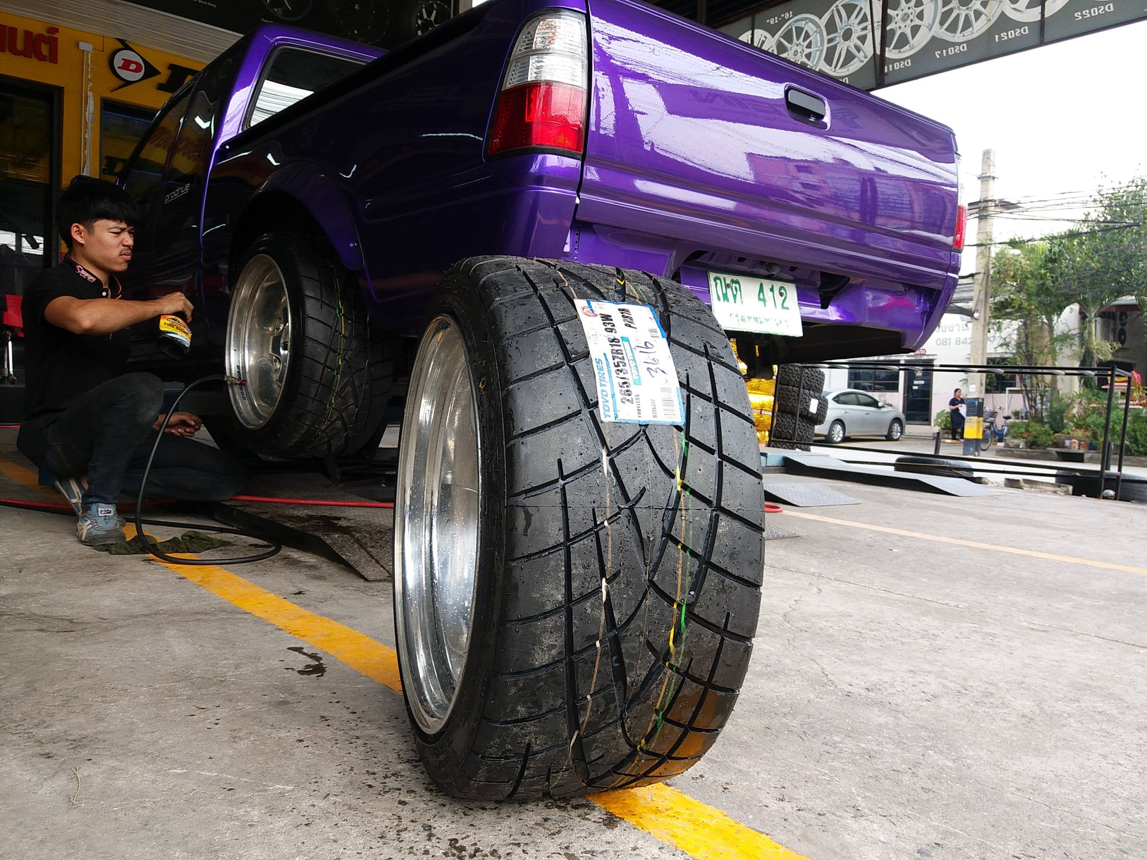 ยางใหม่ TOYO R1R 265/35-18 เส้น 7800 ปกติ 12000