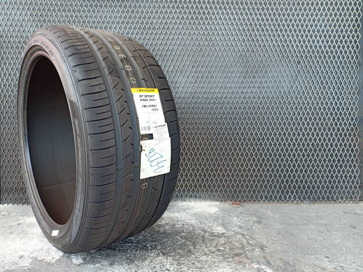 DUNLOP SPMAXX050 PLUS 285/35-21 เส้นละ 8500 ปกติ 24000