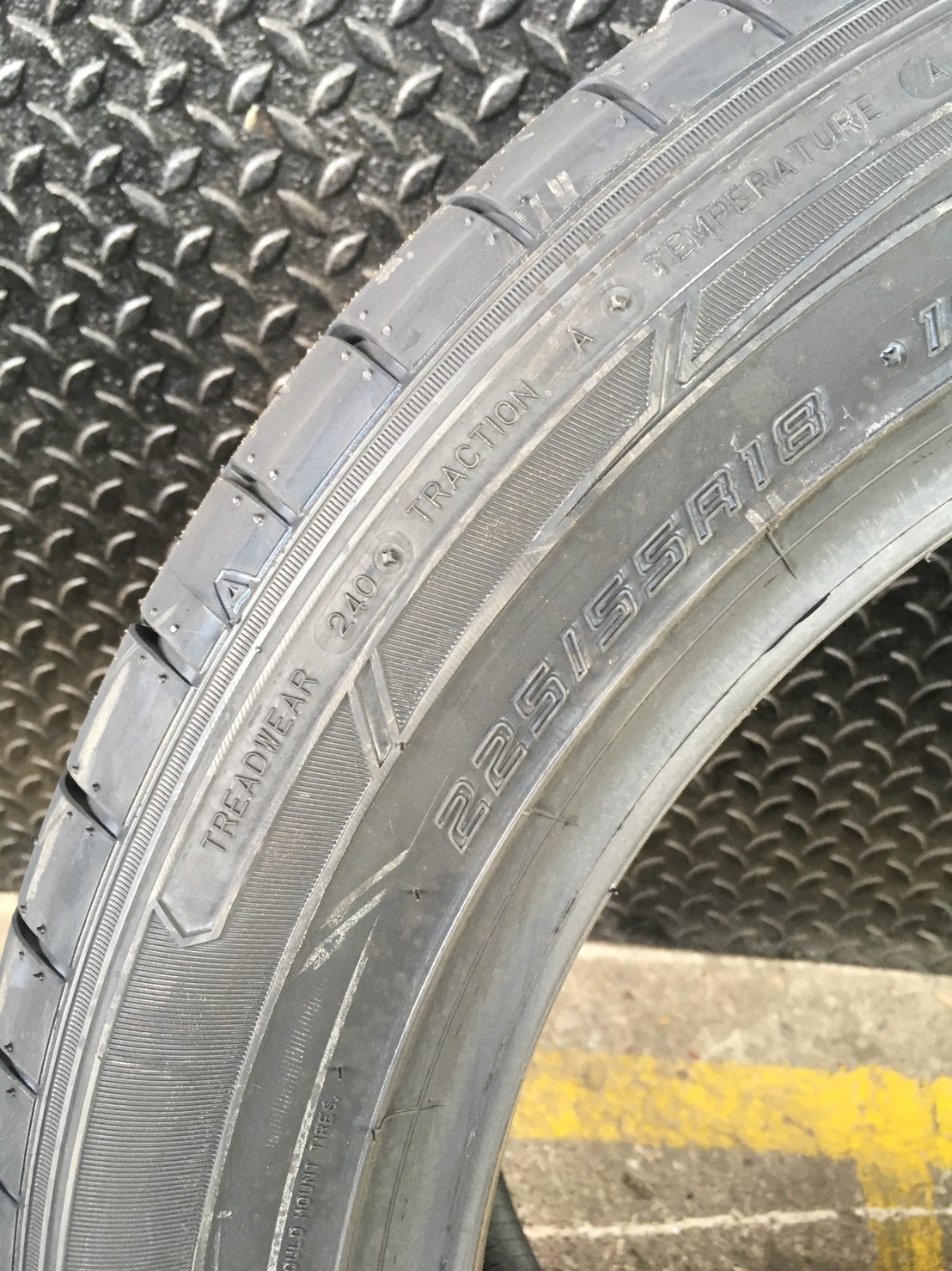 DUNLOP SP SPORT MAXX050+ 225/55R18 ปี17 เส้น 7500 ปกติ 9500