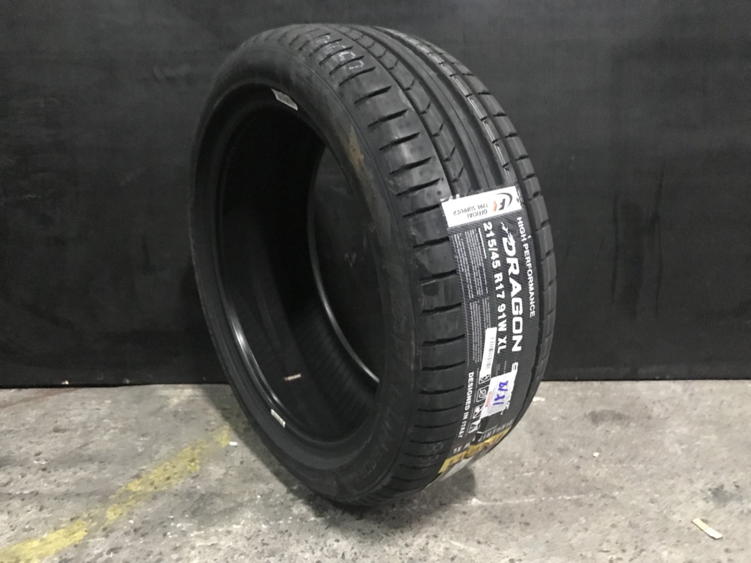 PIRELLI DRAGON SPORT 215/45-17เส้น 2750 ปกติ 4500 บาท ปี18