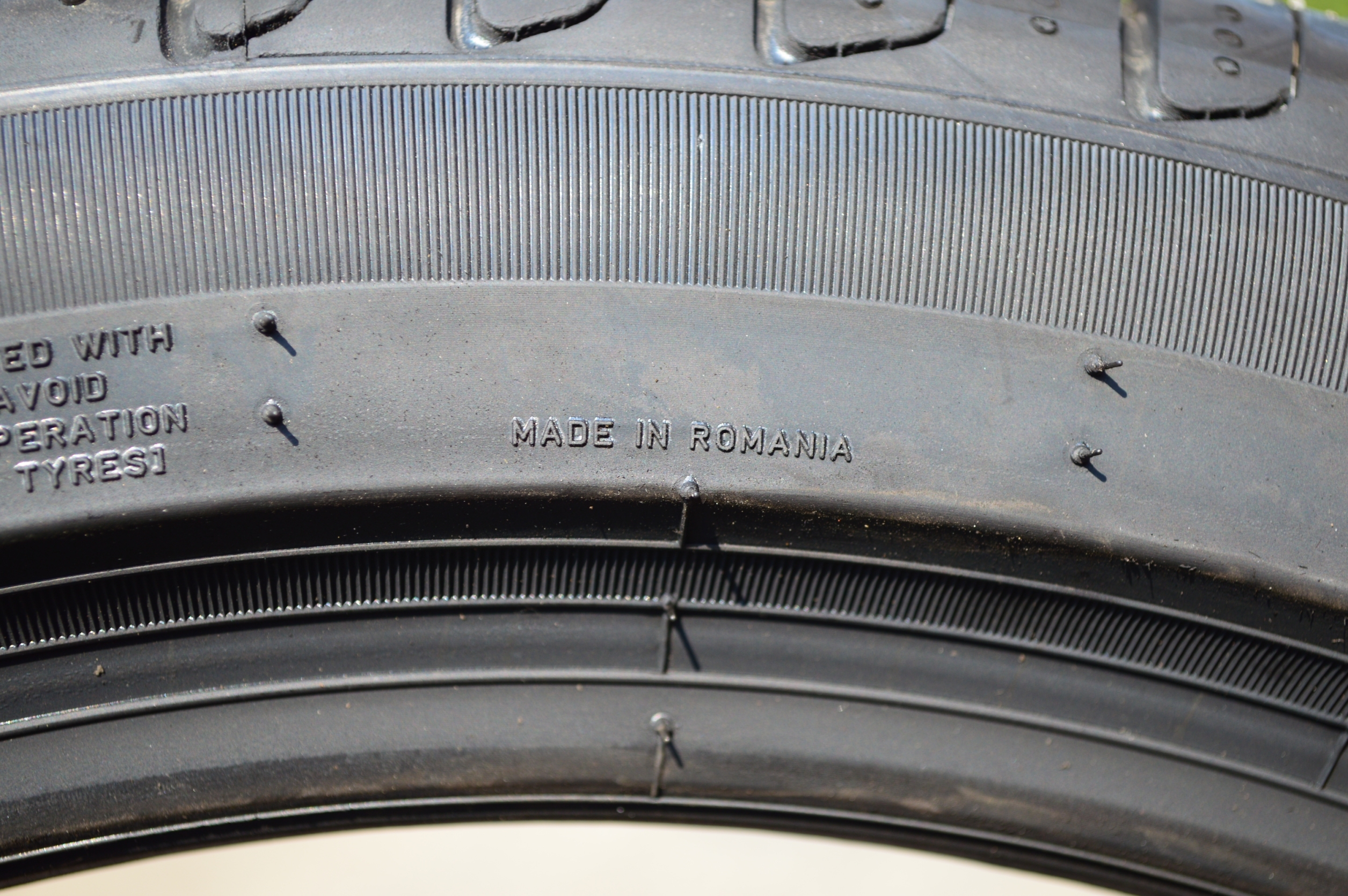 PIRELLI CINTURATO P7 205/45-17 88W XL เส้น 7500 บาท ( runflat) ปี17