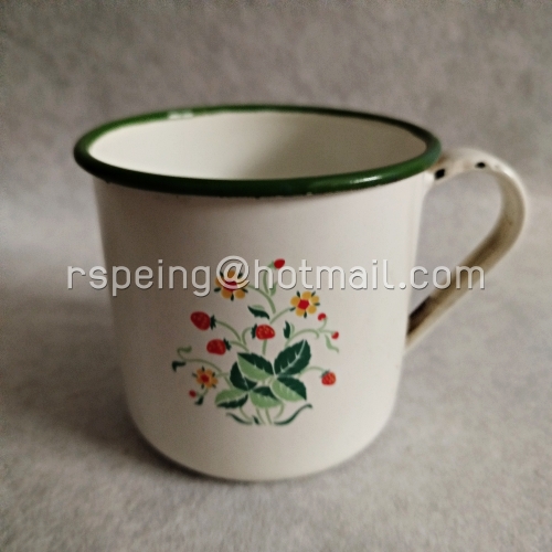 แก้วน้ำเคลือบวินเทจ (Enamel Mug) ลายสตรอว์เบอร์รี่และดอกไม้