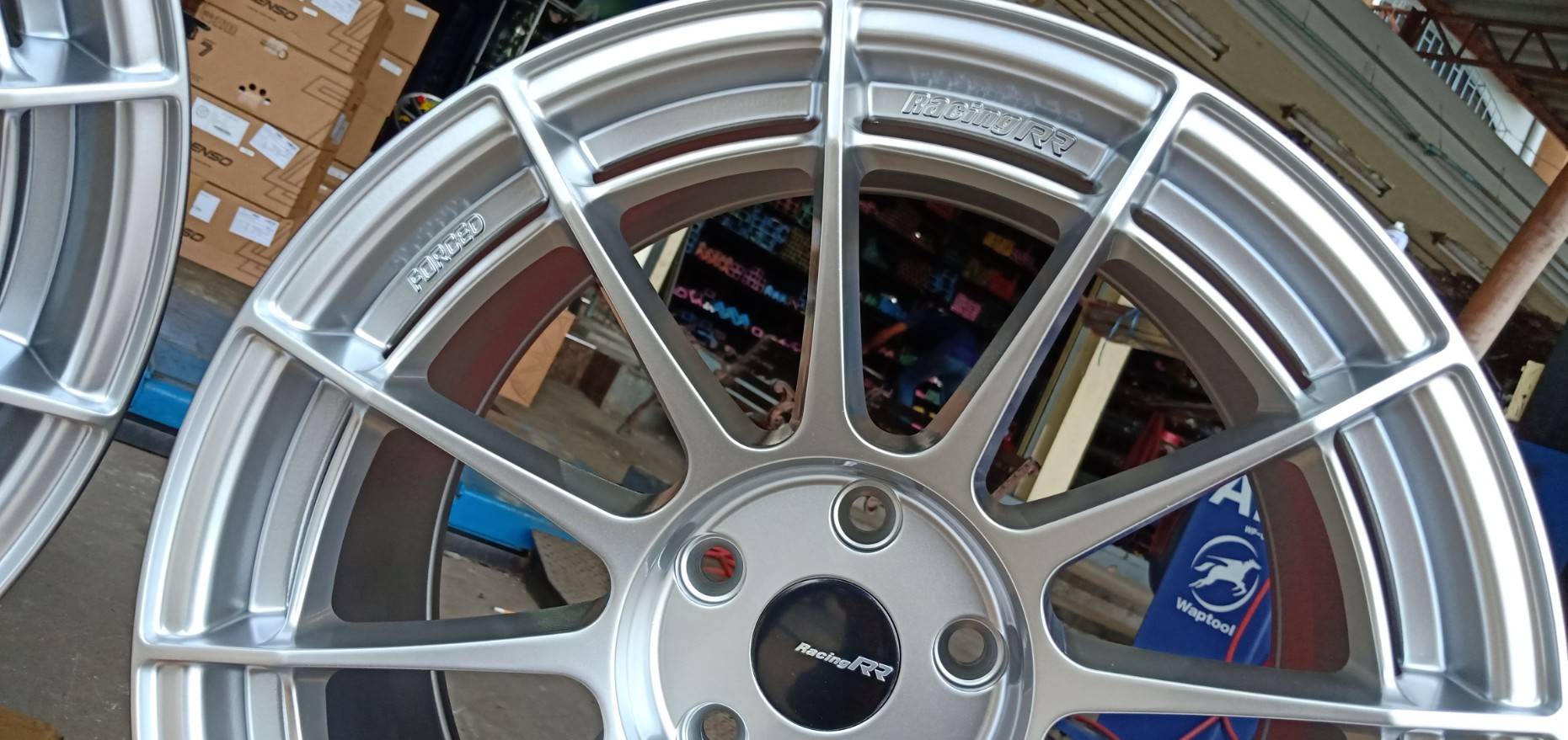 ล้อใหม่ ENKEI NT03RR ใส่เก๋ง ราคาพิเศษ สีซิลเวอร์