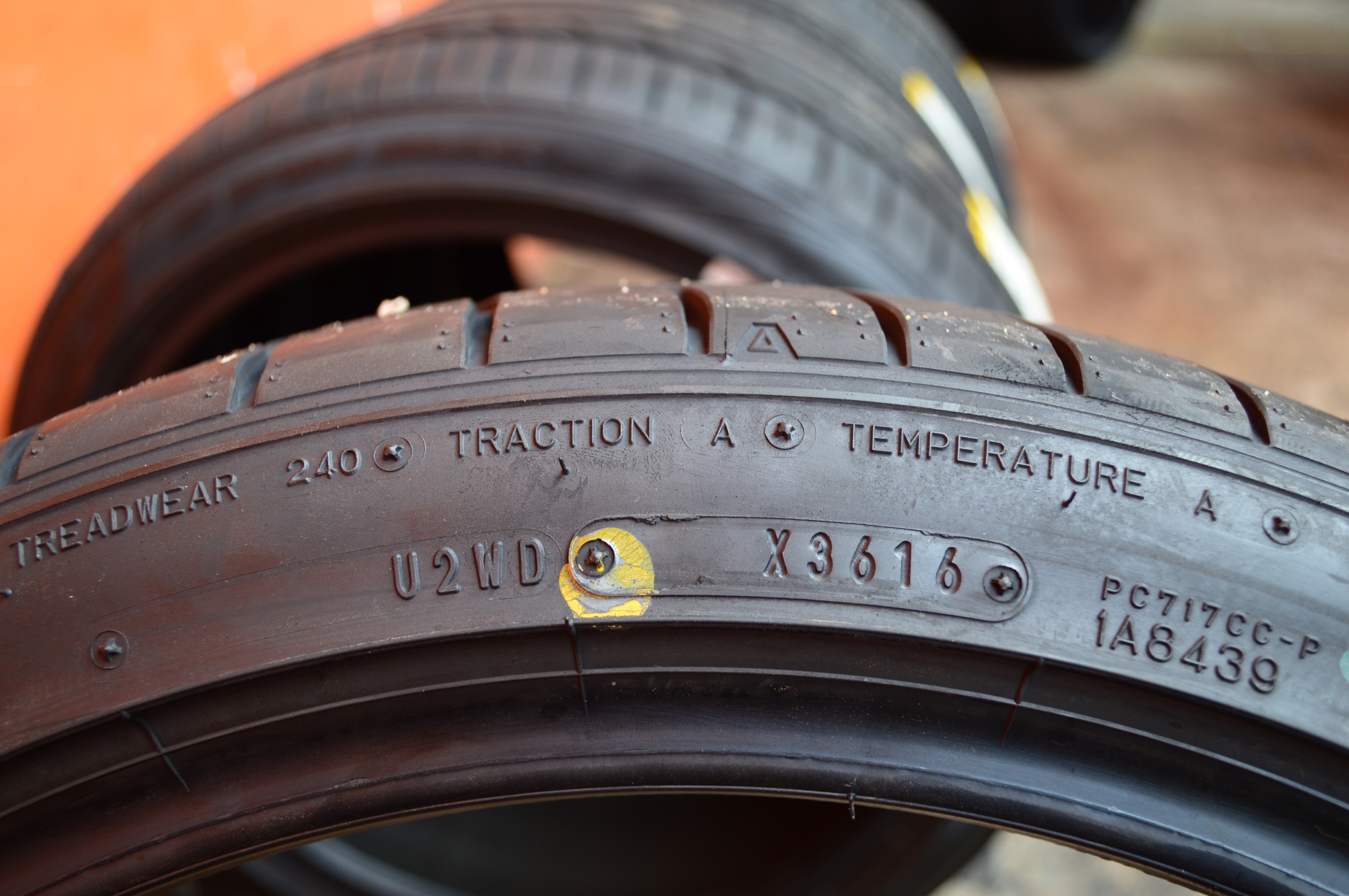 ยางใหม่ DUNLOP SPORTMAXX050+ 265/35-18 เส้น 6800 ปกติ 10000 บาท