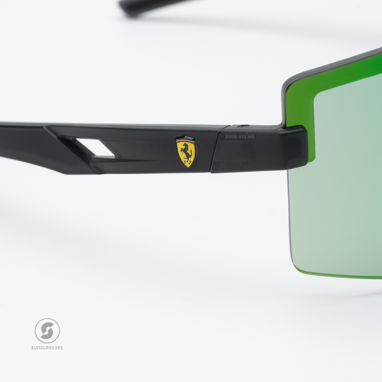 แว่นกันแดด Scuderia Ferrari FZ6008U 516/M2