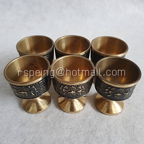 ถ้วยชา จอกชา ทองเหลือง สลักลายดอกบัวและตัวอักษรจีน (6 ใบ)