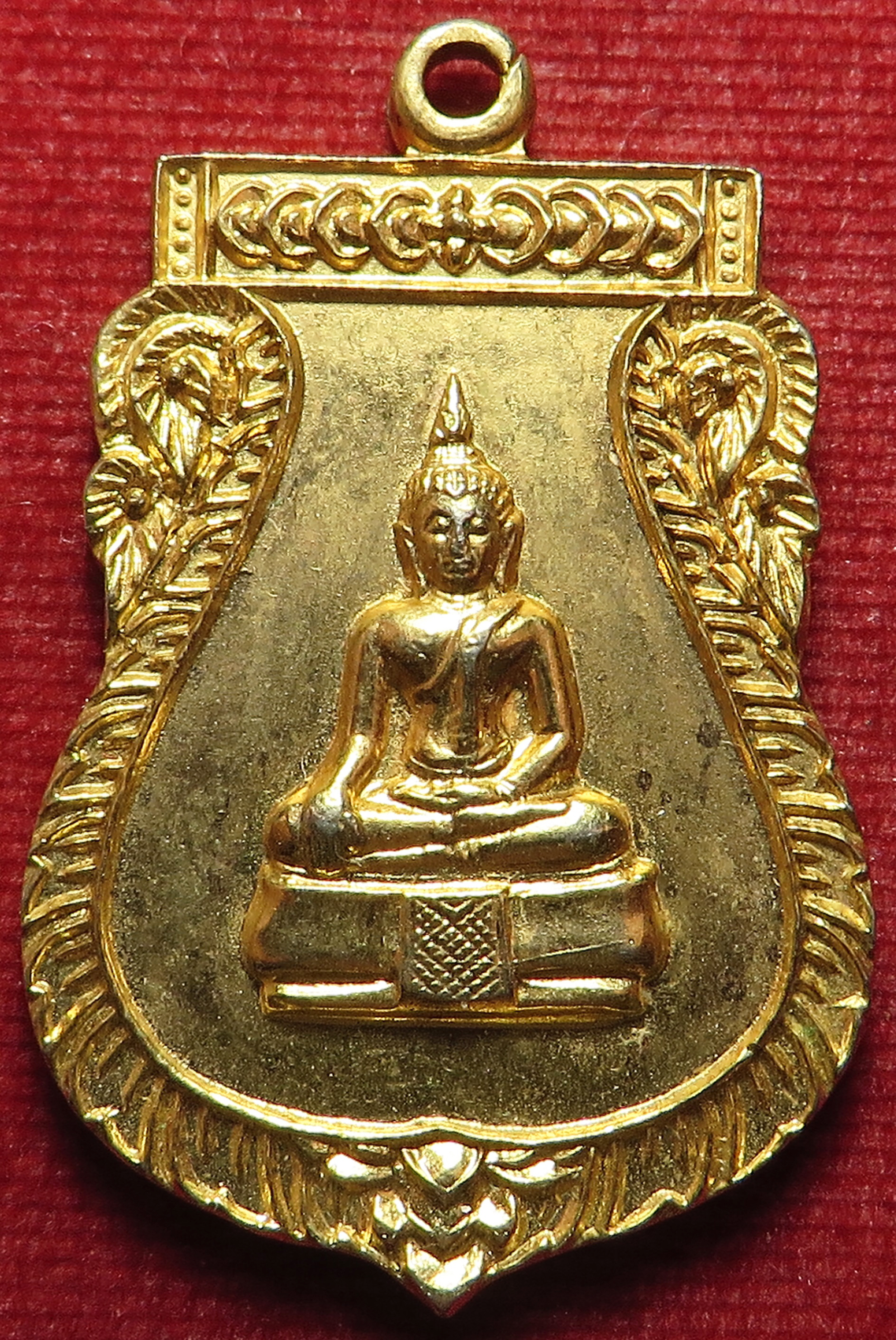 1215 เหรียญใบเสมา พระพุทธ หลวงพ่อนวหระคุณังกร วัดจุฬามุณี ปี 2523 เนื้อเหรียญกะไหล่ทอง มีเหรียญเดียว ในเน็ต หายาก (รับประกัน พระแท้ + ส่งฟรี ทั่วประเทศ)