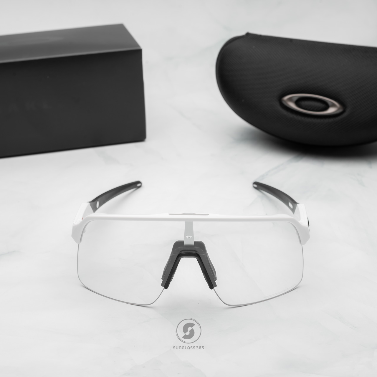 OAKLEY OO9463A-19 Sutro Lite(A) Matte White Clear Photochromic