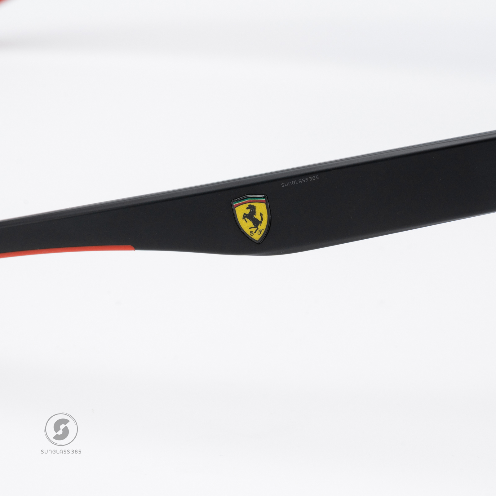 แว่นกันแดด Scuderia Ferrari FZ6013D 504/81
