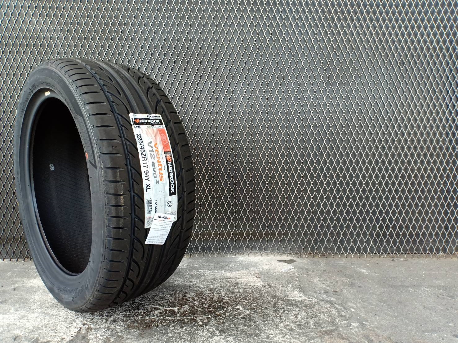 ยางใหม่ปี19 HANKOOK V12EVO2 225/45-17 ราคาถูก