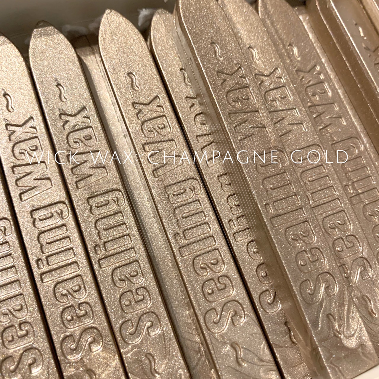 Champagne gold sealing wax (ครั่งมีไส้เทียน สีแชมเปญ โกล)