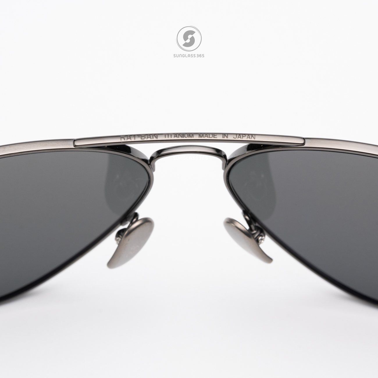 แว่นกันแดด Rayban Aviator Titanium RB8089 165/48 Gunmetal Polarized
