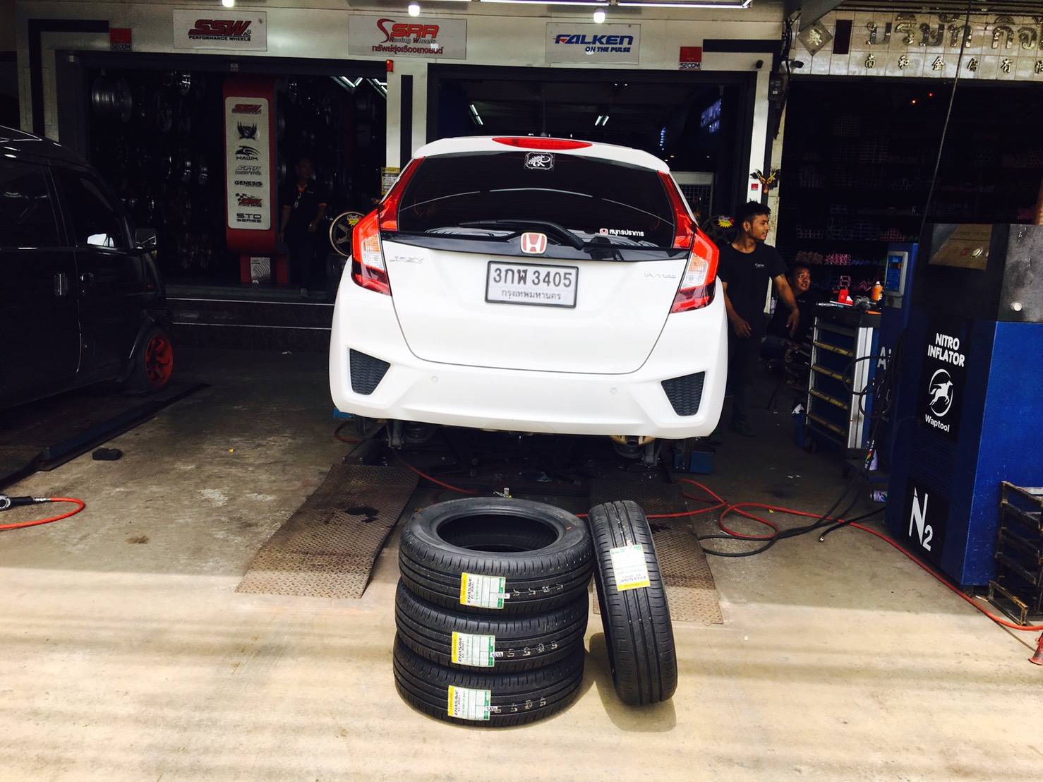 DUNLOP 300+ 175/65-15 เส้น 2250